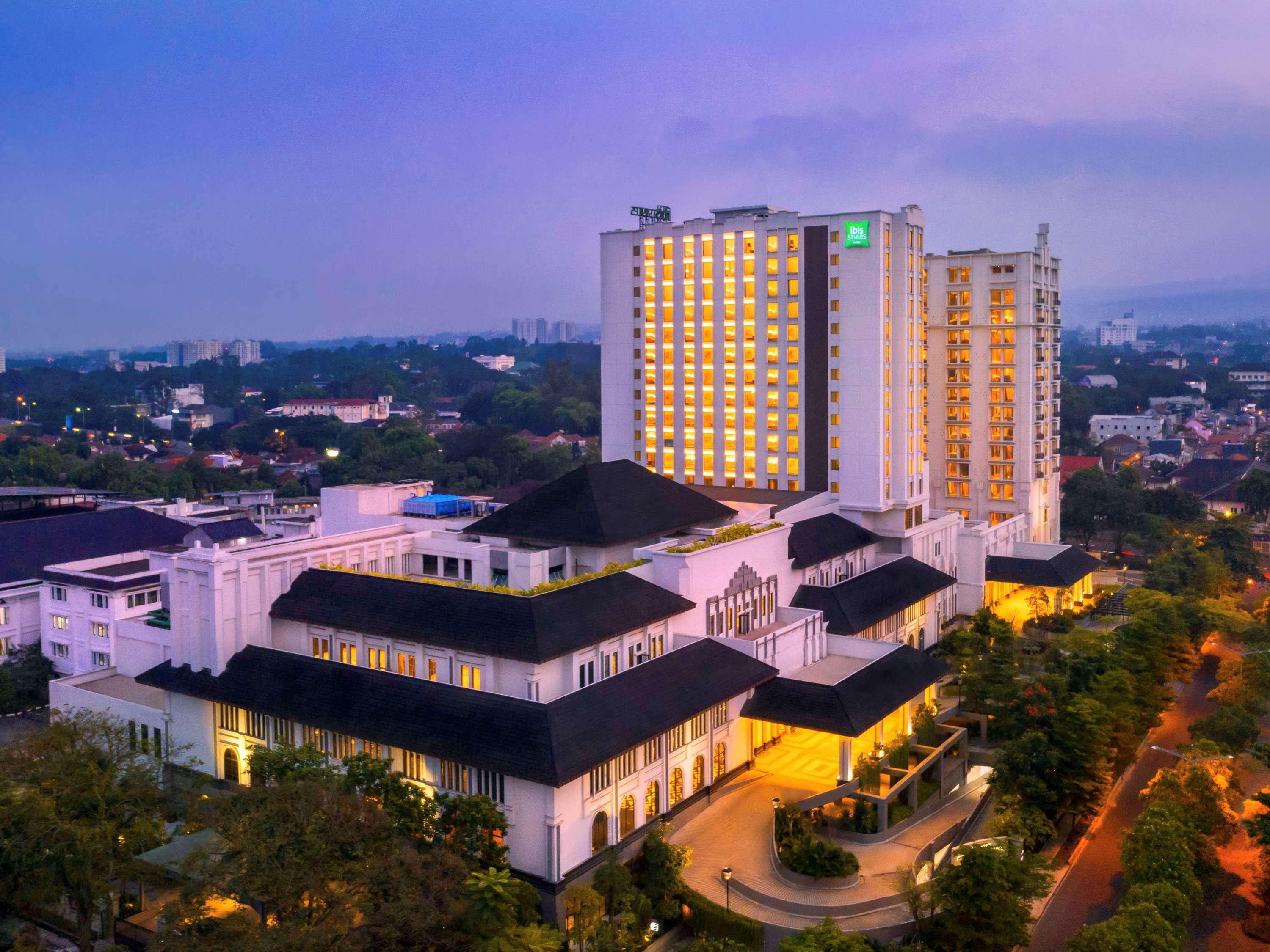 Ibis Styles Bandung Grand Central Hotel Exterior photo