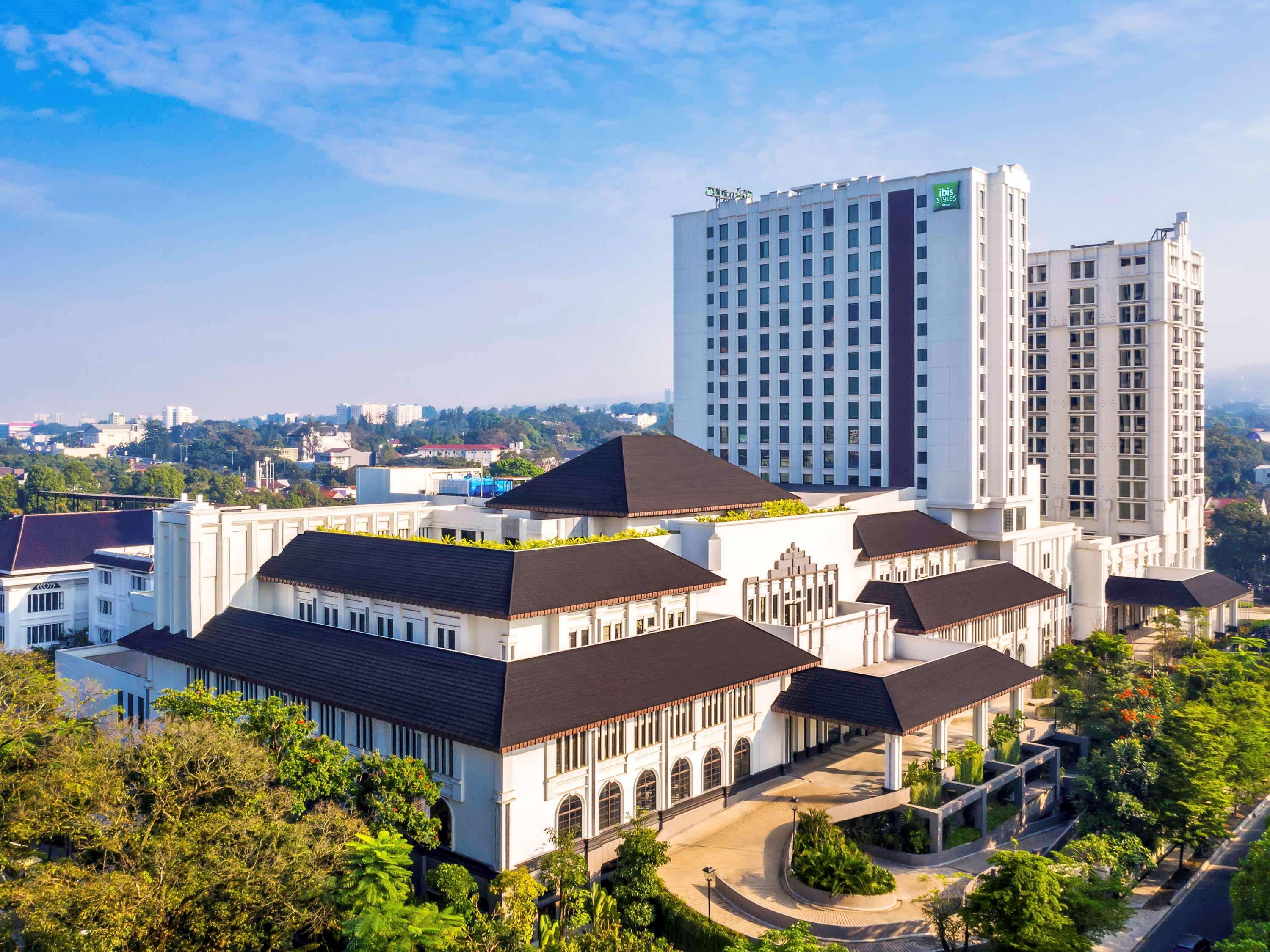 Ibis Styles Bandung Grand Central Hotel Exterior photo