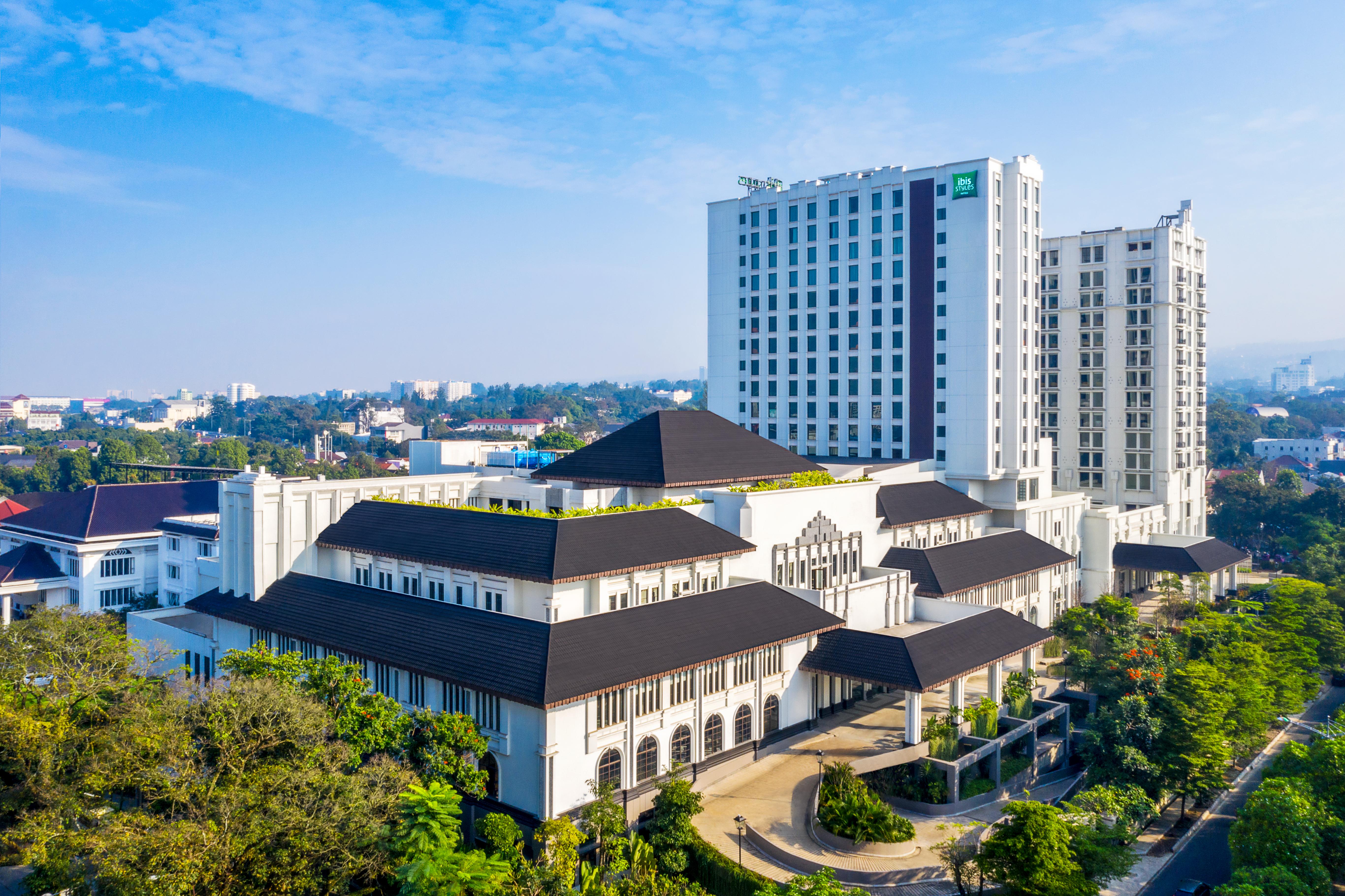 Ibis Styles Bandung Grand Central Hotel Exterior photo